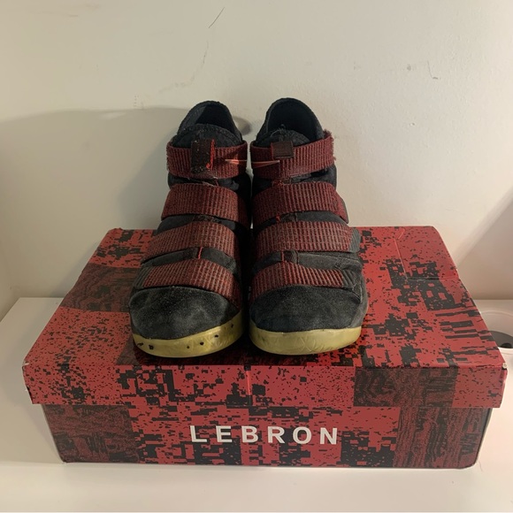 Lebron Soldier XI Red Stardust Men 9 - Picture 9 of 9